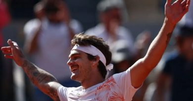 Thiago Wild faz história e vence Medvedev na estreia de Roland Garros
