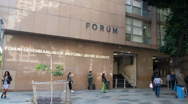 Motorista ganha indenização de passageira que o acusou falsamente de tentar dopá-la