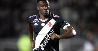 Reforço para a zaga do Vasco, Carlos Cuesta mostra poder de decisão no ataque