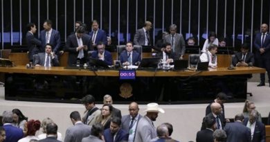 Câmara aprova em primeiro turno PEC da Blindagem que protege deputados de processos e prisões
