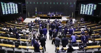 Câmara aprova PEC da blindagem que protege parlamentares de processos