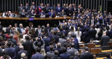 Câmara aprova urgência para projeto de anistia que beneficia Bolsonaro e condenados no STF