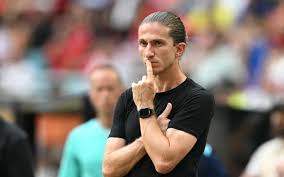 Filipe Luís volta a negociar renovação com o Flamengo e definição deve ser em outubro