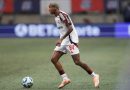 Flamengo cogita punir Wallace Yan após expulsão contra o Bahia
