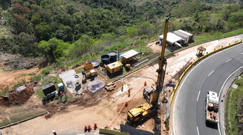 Atividades de desmontes de rochas na Serra das Araras acontecem de segunda a quinta-feira