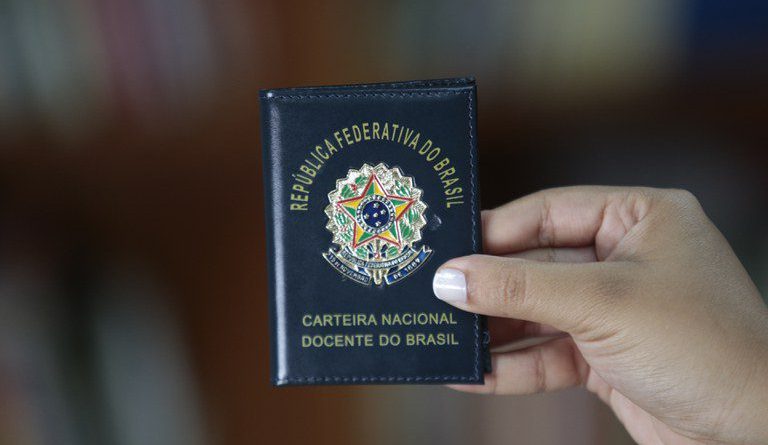 Saiba como solicitar a Carteira Nacional Docente do Brasil