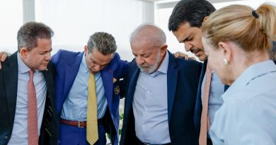 Lula recebe Jorge Messias e evangélicos no Palácio do Planalto