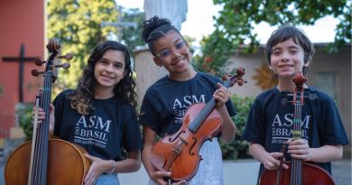 Projeto social apoiado pelo MetrôRio oferece 30 vagas para oficinas gratuitas de música no Complexo do Alemão