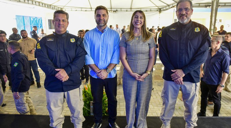 Prefeito prestigia inauguração da nova delegacia da PRF em Campos