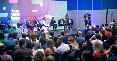 Programa “Agora Tem Especialistas” ganha destaque no Rio Health Forum como marco de inovação para o SUS