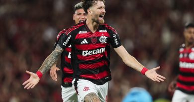 Flamengo leva susto na reta final, mas vence o Santos e segue em busca da liderança