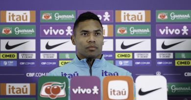 Alex Sandro diz ter estudado Seleção em período de afastamento e exalta Ancelotti