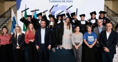 Governador Cláudio Castro entrega diplomas a formandas do Programa Capacit Mulher 2025