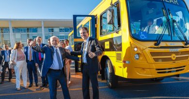 Lula sanciona transporte e alimentação para quem estuda em escolas federais e mora no campo