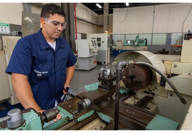 Firjan SENAI abre quase 5 mil vagas gratuitas em cursos técnicos de nível médio