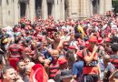 Multidão faz festa no Centro do Rio para celebrar tetra da Libertadores do Flamengo