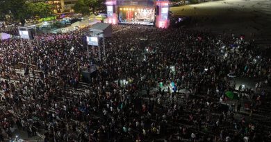 Zeca Pagodinho embala Niterói no aniversário de 452 anos da cidade