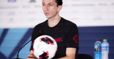 Filipe Luís pretende utilizar Pedro em Flamengo x Pyramids