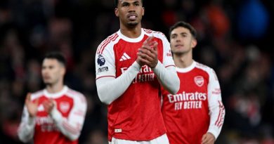 Arsenal vence Brighton e retoma liderança da Premier League