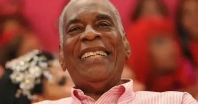 Haroldo Costa, ator e comentarista de carnaval, morre aos 95 anos no Rio