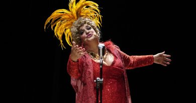 Grace Gianoukas estrela premiado espetáculo em homenagem à Dercy Gonçalves