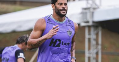 Hulk nega que tenha pedido rescisão e afirma que cumprirá contrato com o Atlético-MG