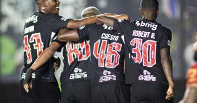 Carlos Cuesta faz coro à torcida pela permanência de Rayan no Vasco: ‘Nos ajuda muito’