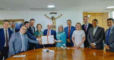 Lula assina MP com aumento de 5,4% no piso do magistério, que volta a ter ganho real em 2026