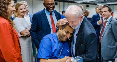 ‘Todos temos a obrigação de brigar para que o salário mínimo melhore’, defende Lula