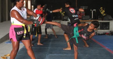 Kickboxing gratuito reúne gonçalenses no Engenho do Roçado
