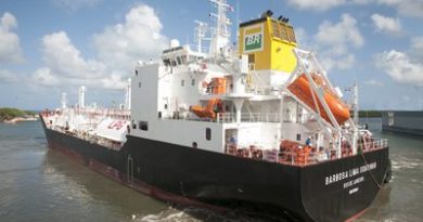 Lula participa da cerimônia de assinatura de contratos do Programa Mar Aberto