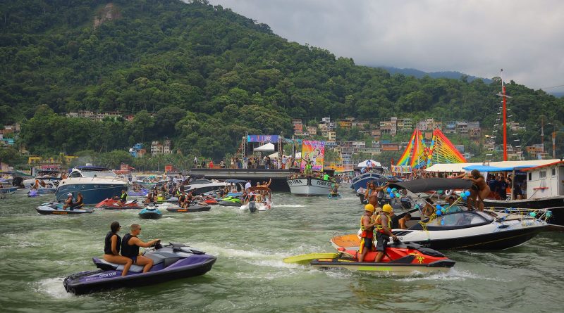 Carnamar 2026 transforma o mar de Mangaratiba em um grande espetáculo de cores e música