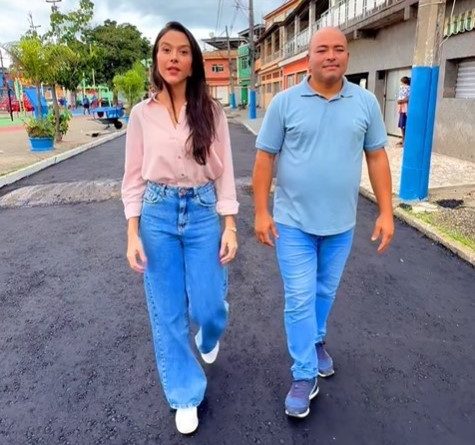 Vice-prefeita de Belford Roxo acompanha obras de colocação de asfalto no Lote XV em área que ganhará playground e academia da Melhor Idade