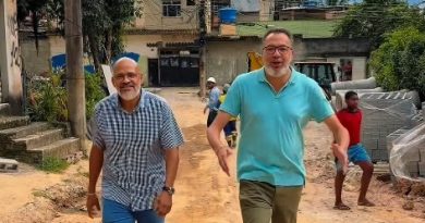 Prefeito de Belford Roxo Canella acompanha obras de drenagem e pavimentação em ruas de Santa Tereza e Parque São José