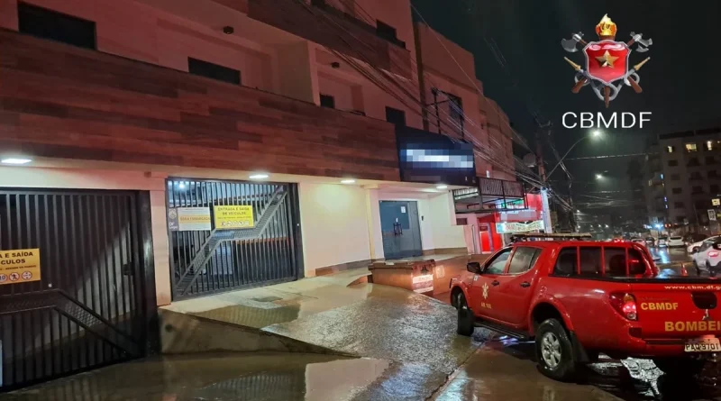 Elevador despenca com oito pessoas em condomínio no DF