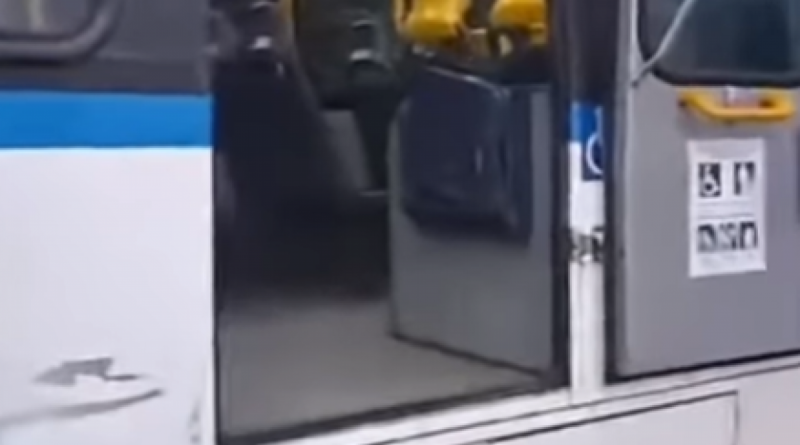 Mulher fica ferida ao cair de ônibus em movimento na Zona Sudoeste