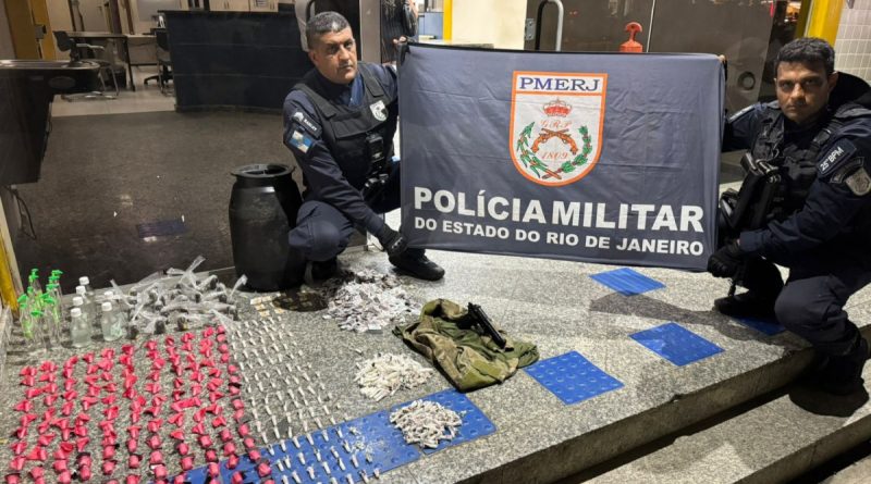 PM apreende 510 pinos de cocaína em Cabo Frio