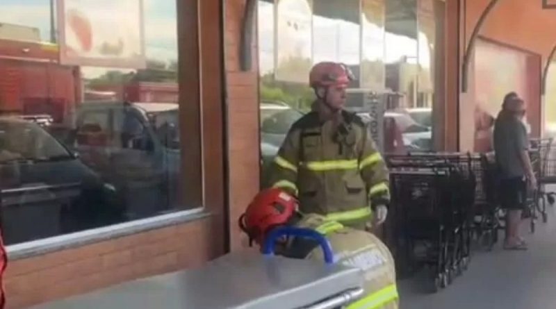 Motorista foge após colisão entre moto e carro em Araruama