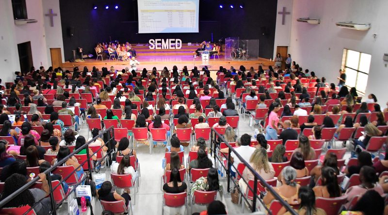 Secretária de Educação de Belford Roxo encerra Jornada Pedagógica 2026 para coordenadores de turno, estimuladores e agentes de apoio