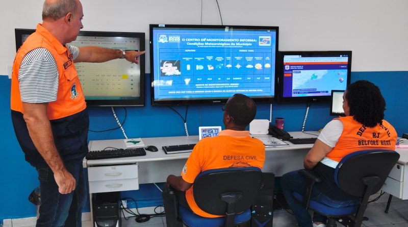Defesa Civil de Belford Roxo alerta para tempestade e chuvas fortes com serviço de alertas via SMS