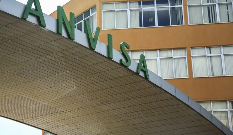 Anvisa proíbe cosméticos capilares em situação irregular