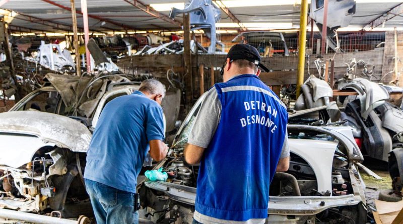 Força-tarefa coordenada pelo Detran RJ interdita dois ferros-velhos irregulares na Taquara, Zona Sudoeste do Rio