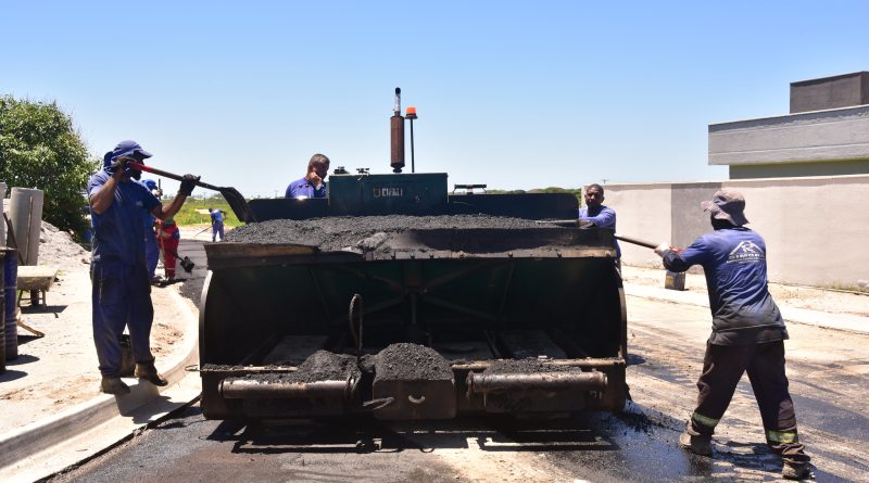 Prefeitura de Maricá inicia obras de pavimentação em Itaipuaçu