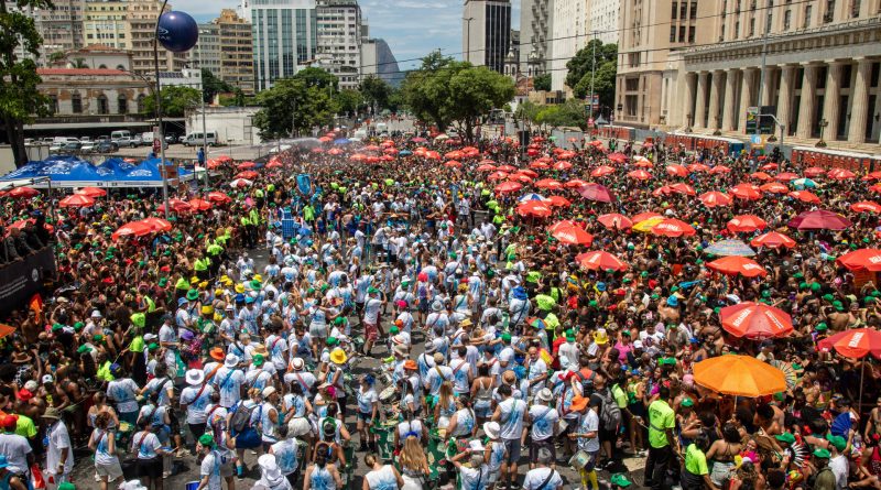 Monobloco encerra temporada de desfiles no Circuito Preta Gil