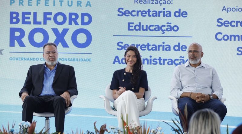 Prefeito de Belford Roxo Márcio Canella e secretária empossam 678 professores aprovados no último concurso em Belford Roxo