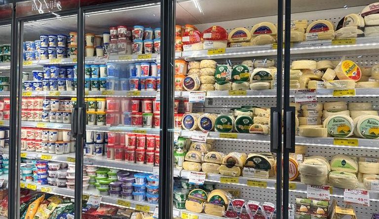 Produção recorde e preços em queda: perspectivas para o mercado de leite em 2026