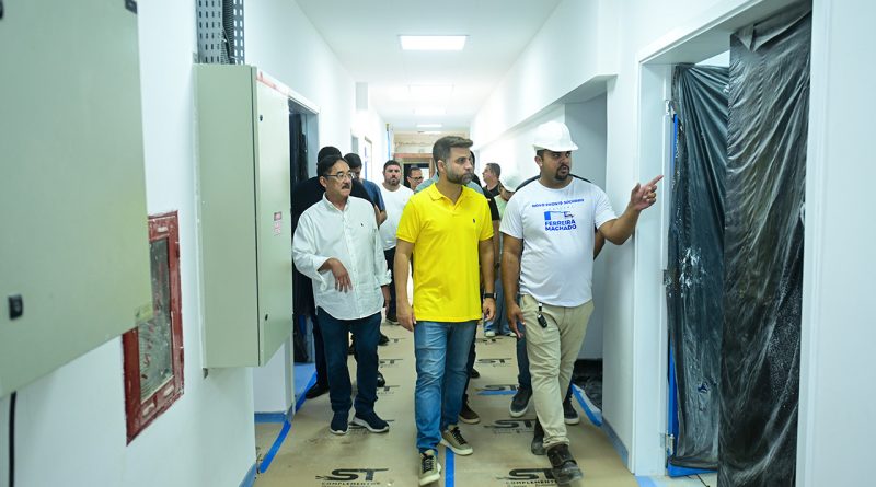 Prefeito de Campos visita obras do HFM e acompanha avanços na modernização da unidade