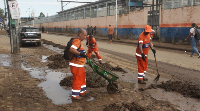 Nova Iguaçu registra 135 ocorrências após temporal e mantém alerta máximo