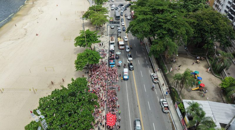 Cordão da Bola Branca leva tradição e inclusão ao Carnaval de Niterói