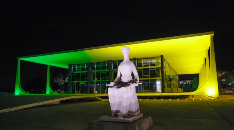 Iluminação do STF em fevereiro destaca campanhas de saúde, direitos e cidadania